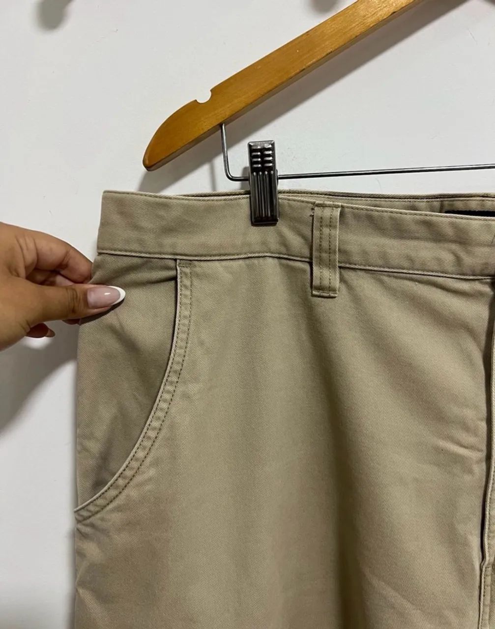 Bermuda cargo Tommy Hilfiger masculina bege - Foto 3
