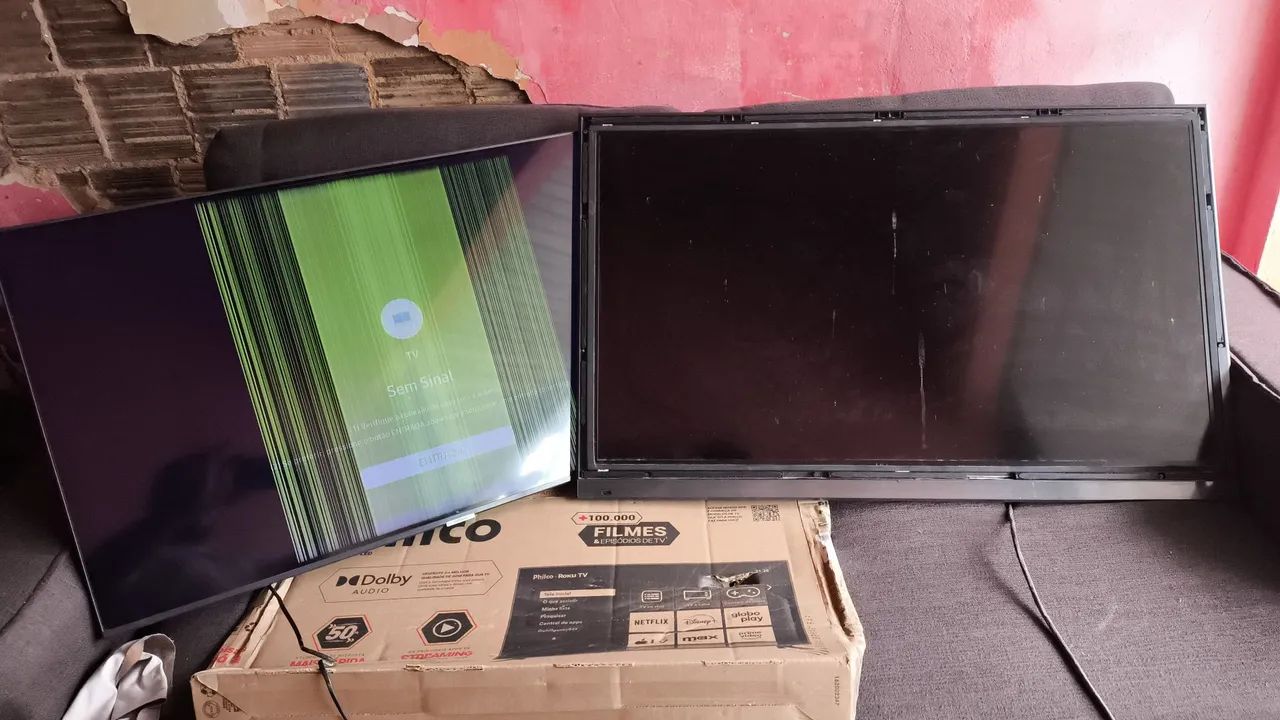 Duas TV smart com defeito