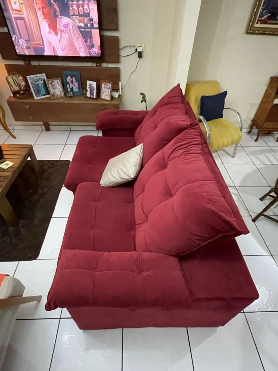 Sofá Retrátil e Reclinável Bordô em Suede - Excelente Estado (1 ano) - Foto 3