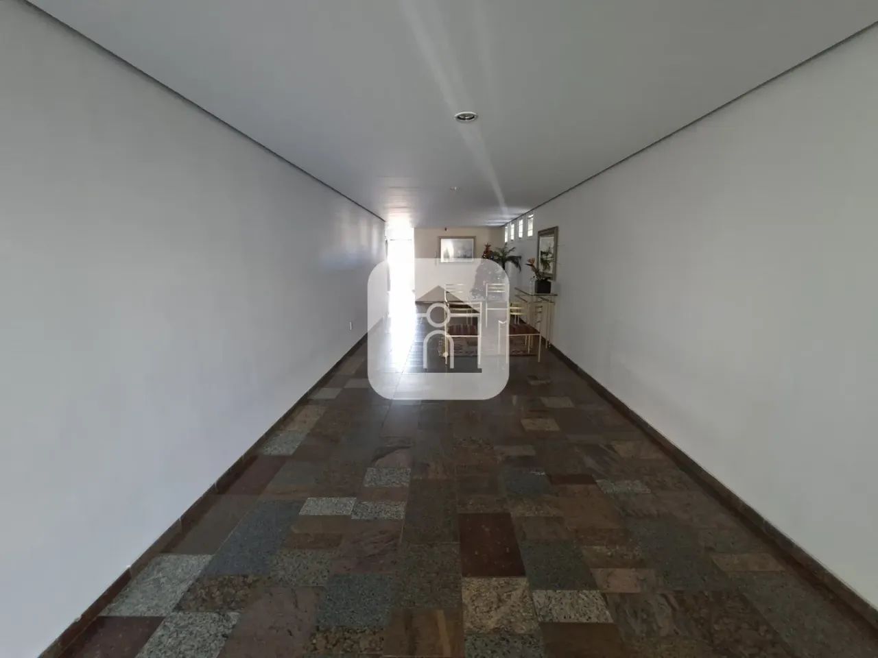 Apartamento para locação e venda no bairro Centro - Foto 2