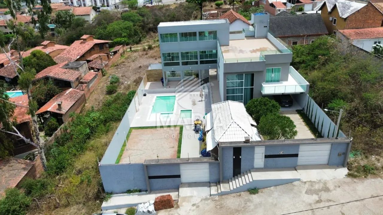 Casa solta com 4 suítes à venda em Gravatá/PE!