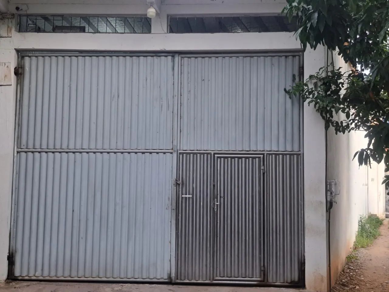VENDE-SE LOJA/Galpão.