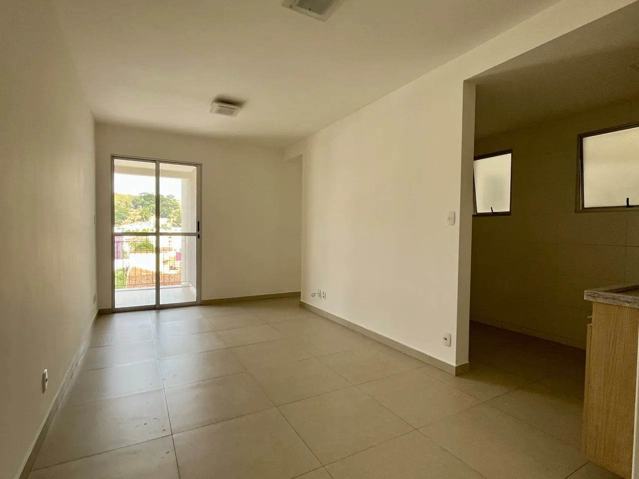 Apartamento com varanda e 2 quartos no Centro para venda e locação