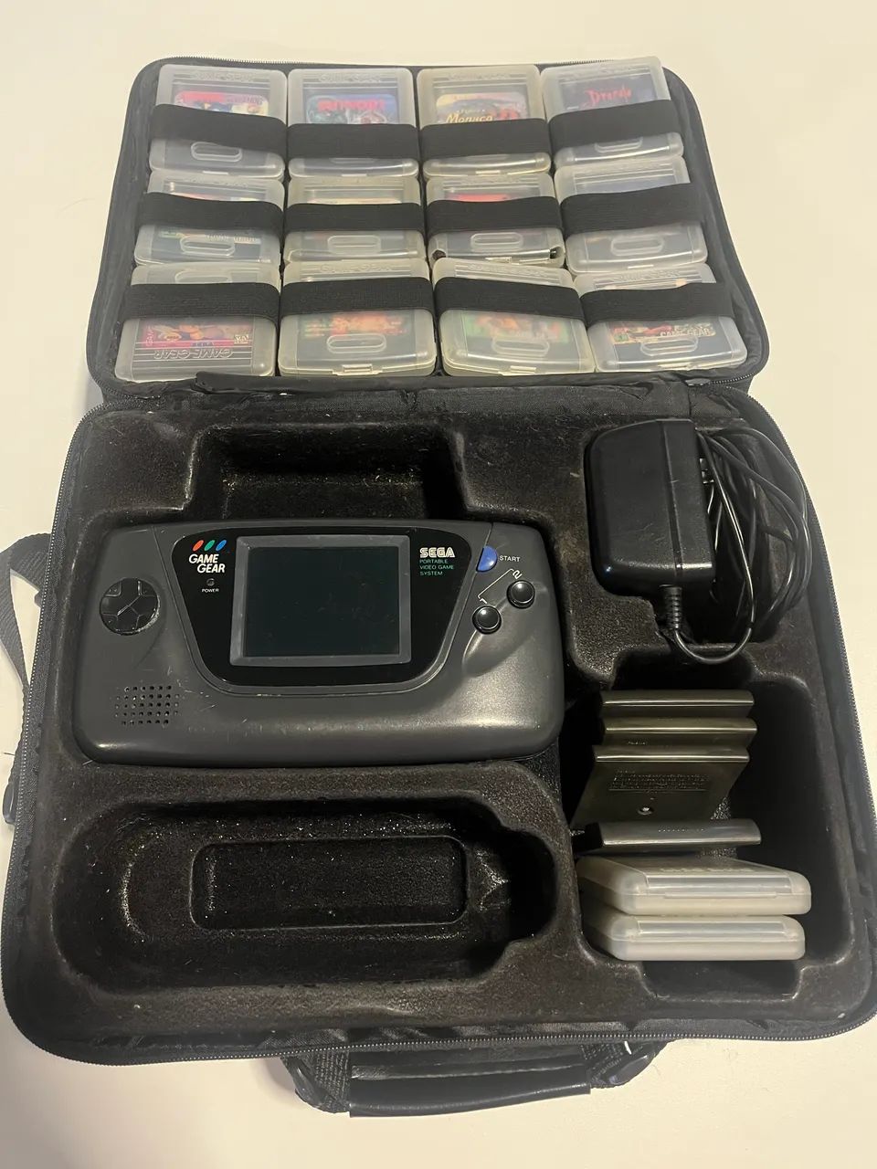 Sega Game Gear com jogos e acessórios 
