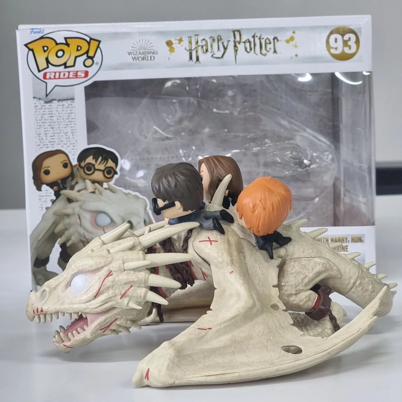 Funko Ukranian Ironbelly com Harry, Rony e Hermione  - Foto 4