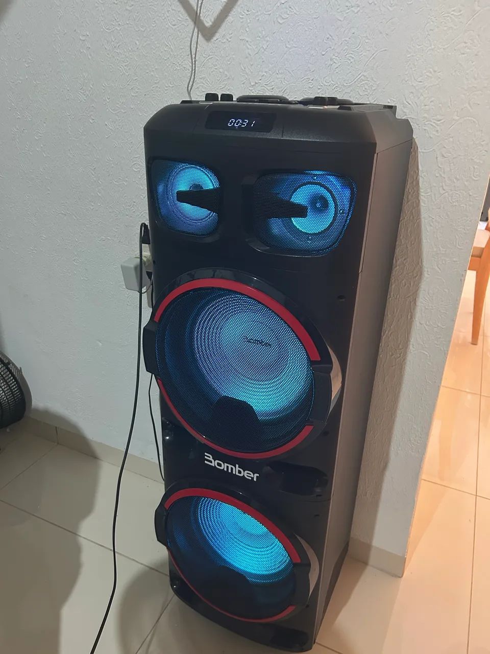 Caixa de som Bomber paredão