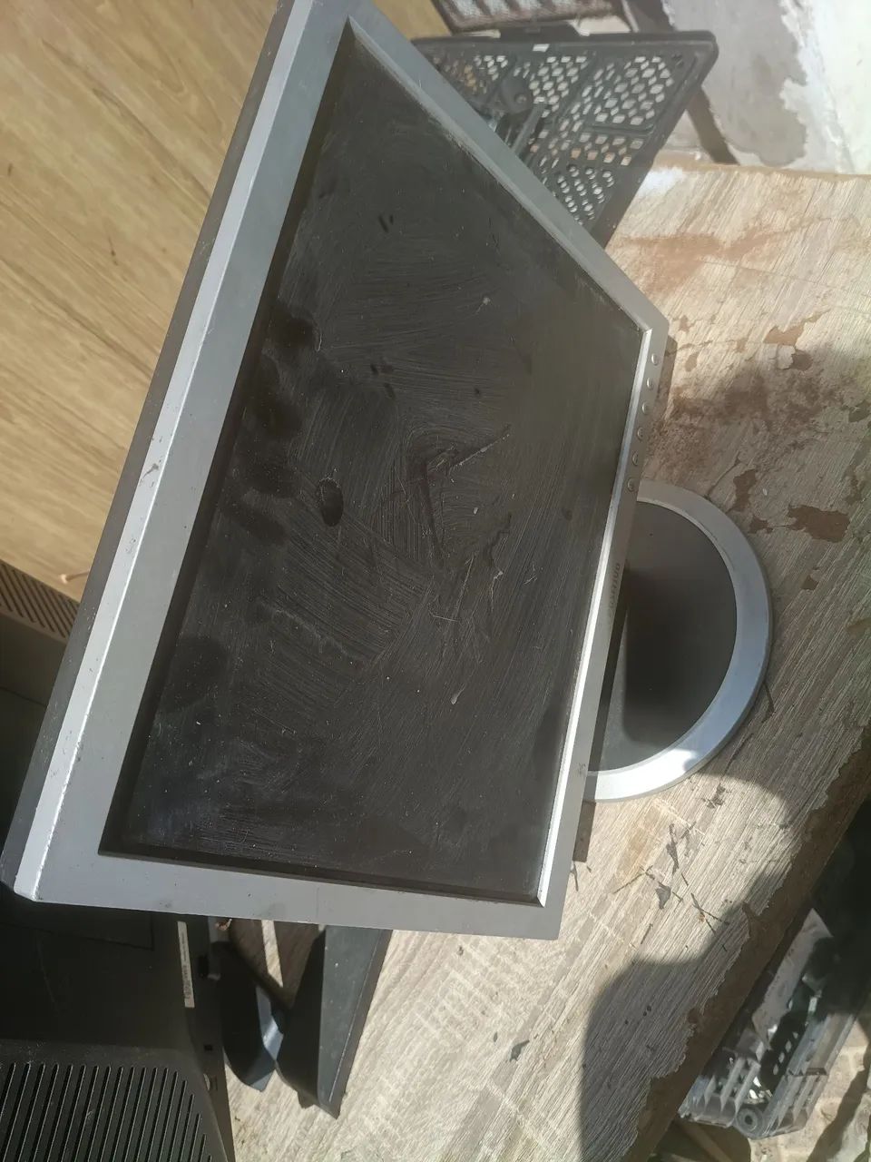 monitor LCD antigo positivo , não funciona 
