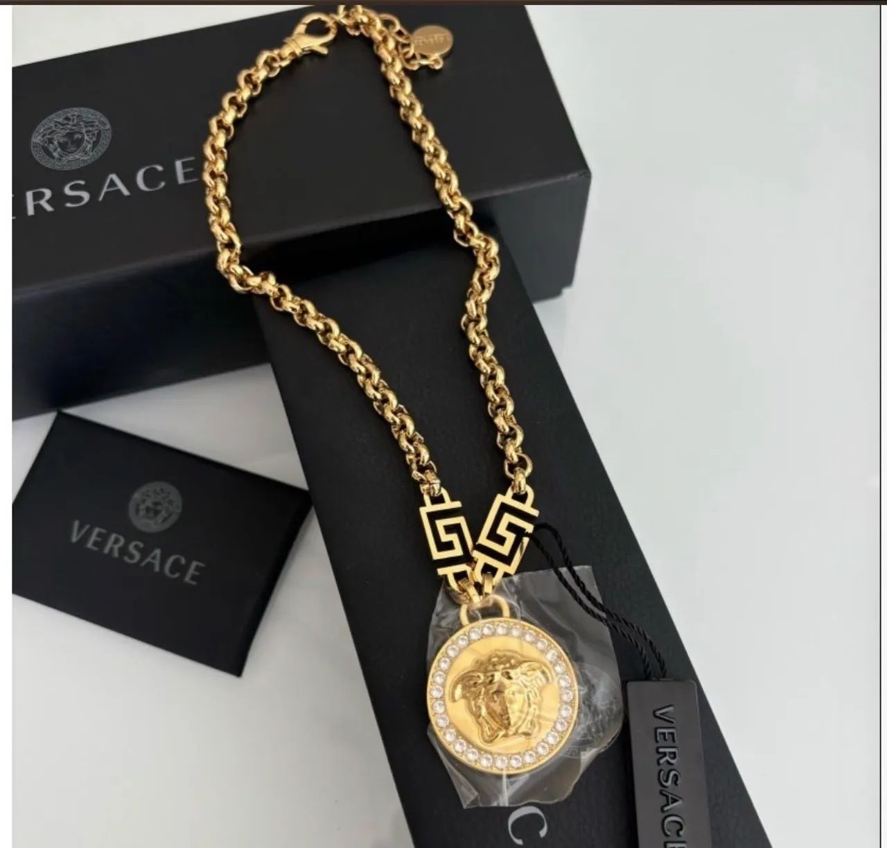 Colar versace Medusa dourado  - Foto 4