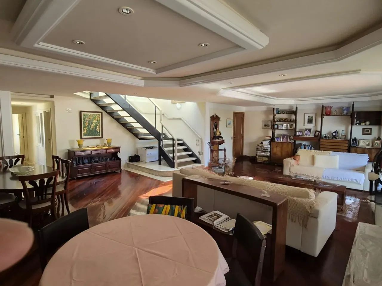 EXCELENTE COBERTURA TRIPLEX DE 4 SUITES COM 4 VAGAS NA URCA - Foto 4