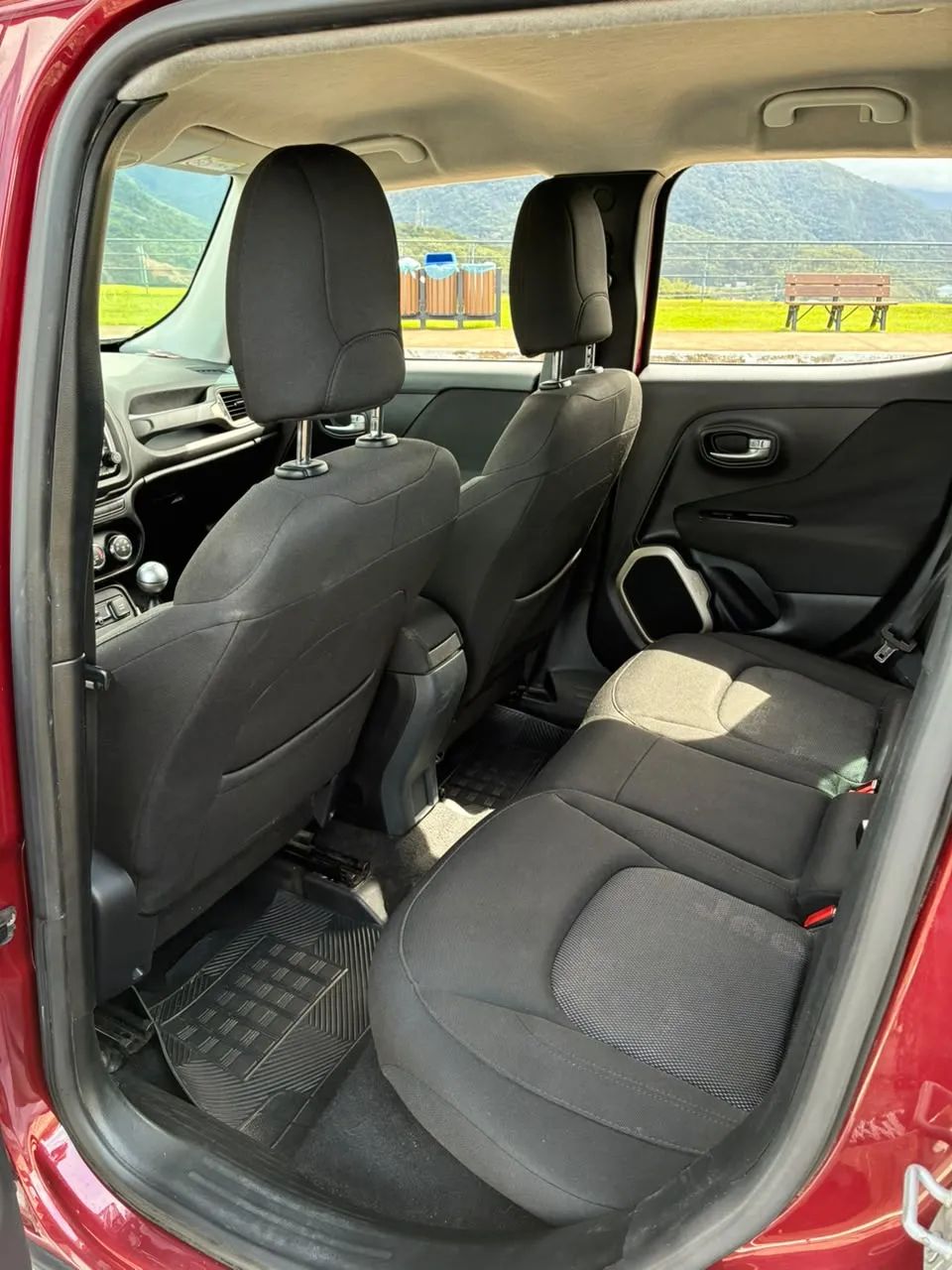 Jeep Renegade Sport 1.8 4x2 Flex 16V Mec., foto 10 de 20