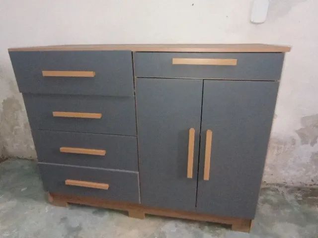 Cômoda 4 gavetas e 2 portas em ótimas condições 
