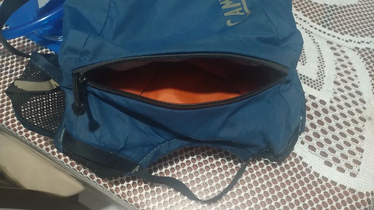 Mochila de hidratação camelbak 1,5L semi nova  - Foto 2