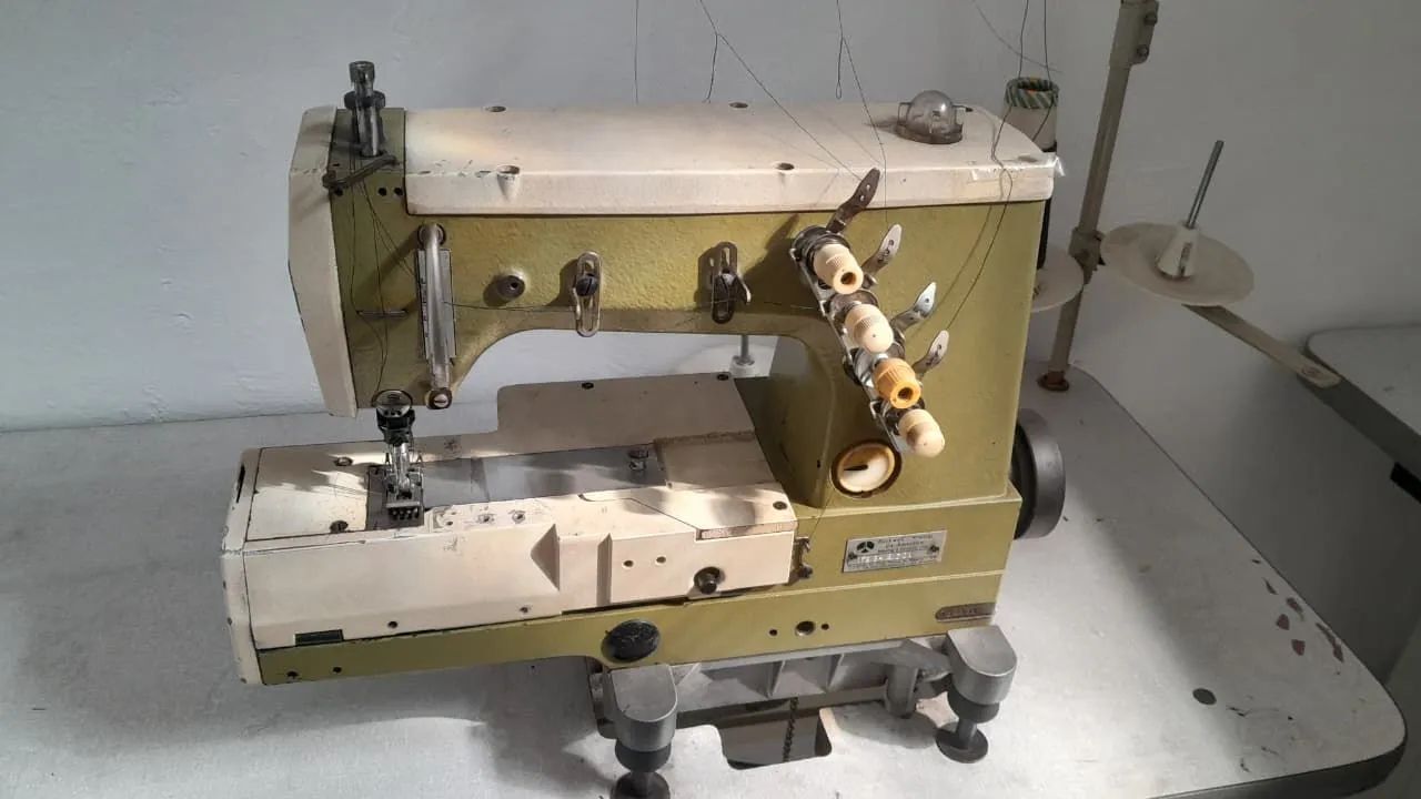 Maquina de Costura Industrial Galoneira e Overlock - Foto 3