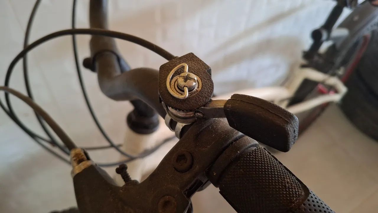 Bicicleta caloi com marcha e paralama - Foto 2
