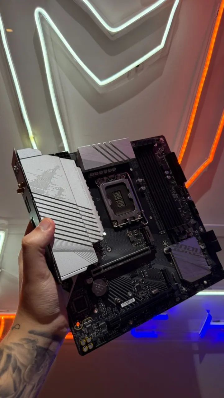 Placa-Mãe Gigabyte B660M AORUS PRO AX DDR4 - Foto 2