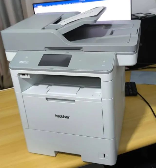 Impressora 3 em 1 Brother laser MFC-L6902DW - Foto 2