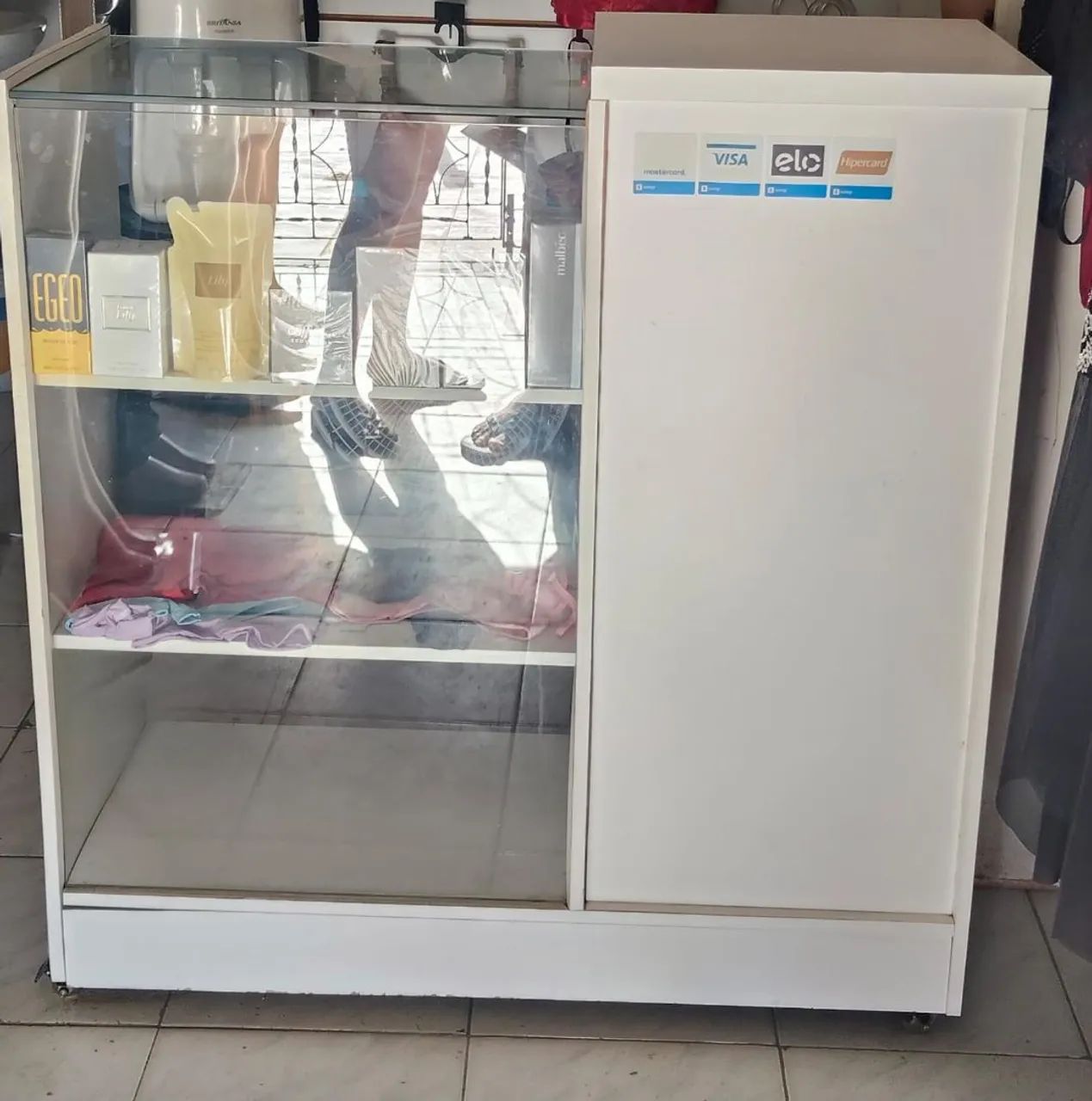 Balcão vitrine pra vender logo 