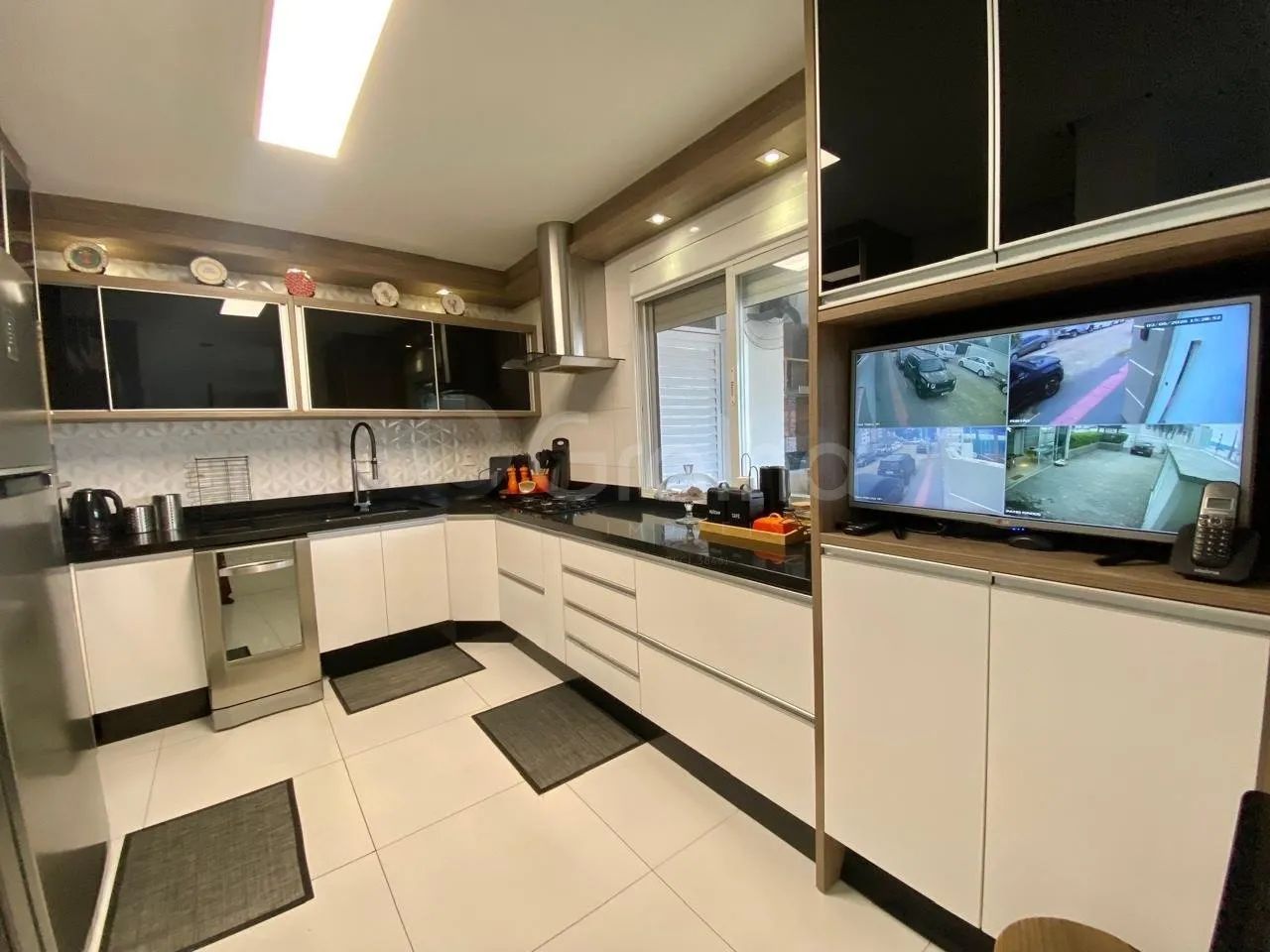 Casa Residencial de 302,00 m² com 3 quartos sendo 3 suíte no Balneário