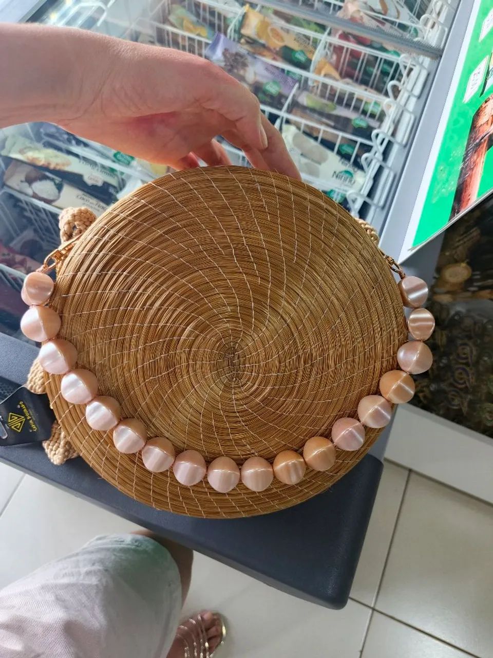 Bolsa de capim dourado com pérolas 