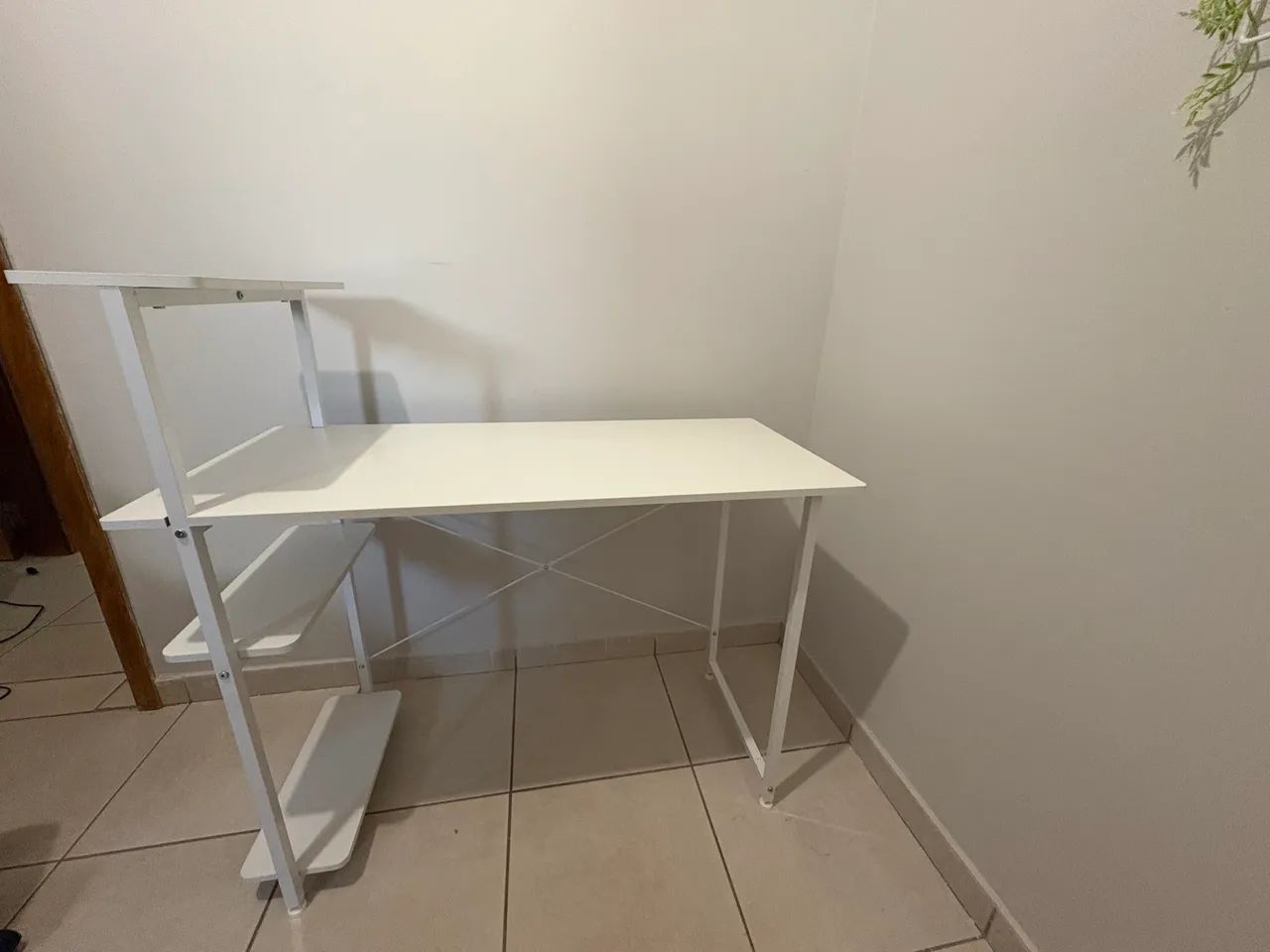Mesa de escritório com prateleira  - Foto 4