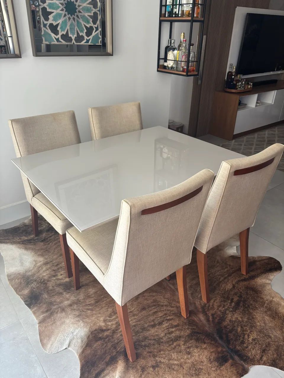 Conjunto de mesa MDF laqueada com vidro e 4 cadeiras  - Foto 4