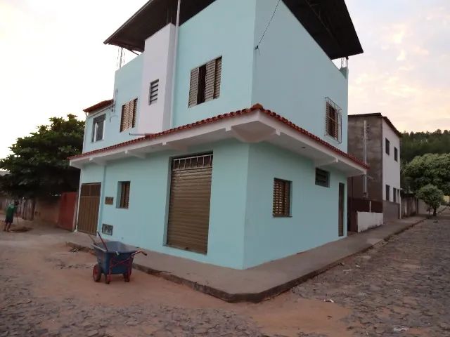 Predinho com apto + terraço + garagem + duas lojas