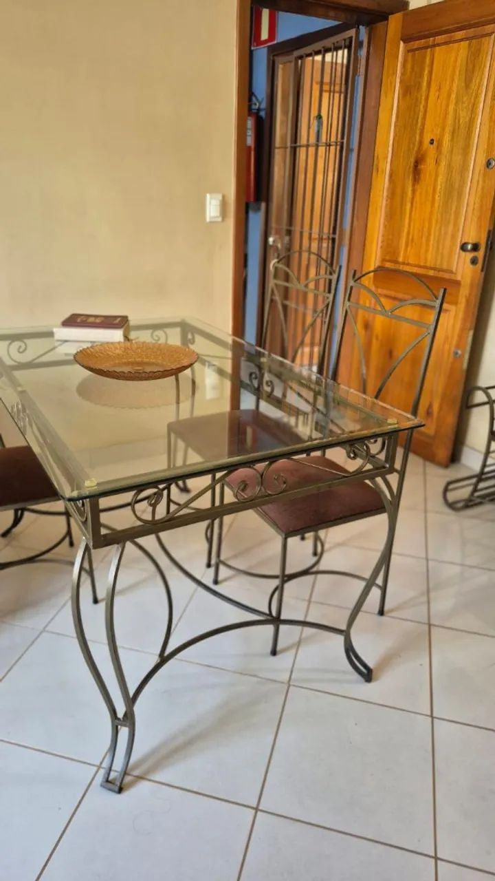 Mesa de Jantar com quatro cadeiras  - Foto 2