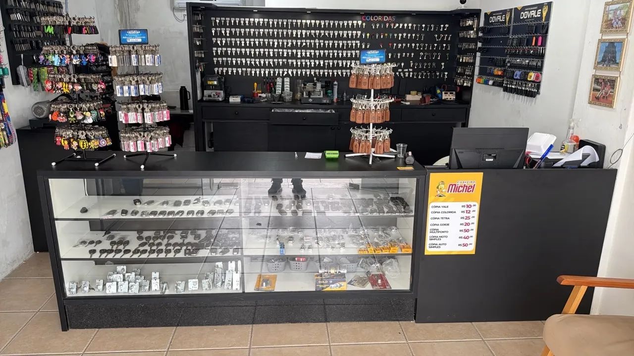 Expositor com caixa e balcão com painel  - Foto 2