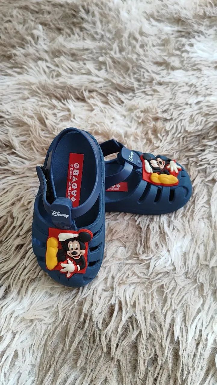 Vendo chinelo infantil usado