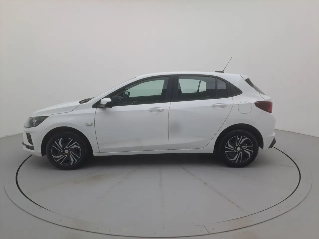 Chevrolet Onix Hatch 1.0 12V Flex Mec. 4P, foto 2 de 18