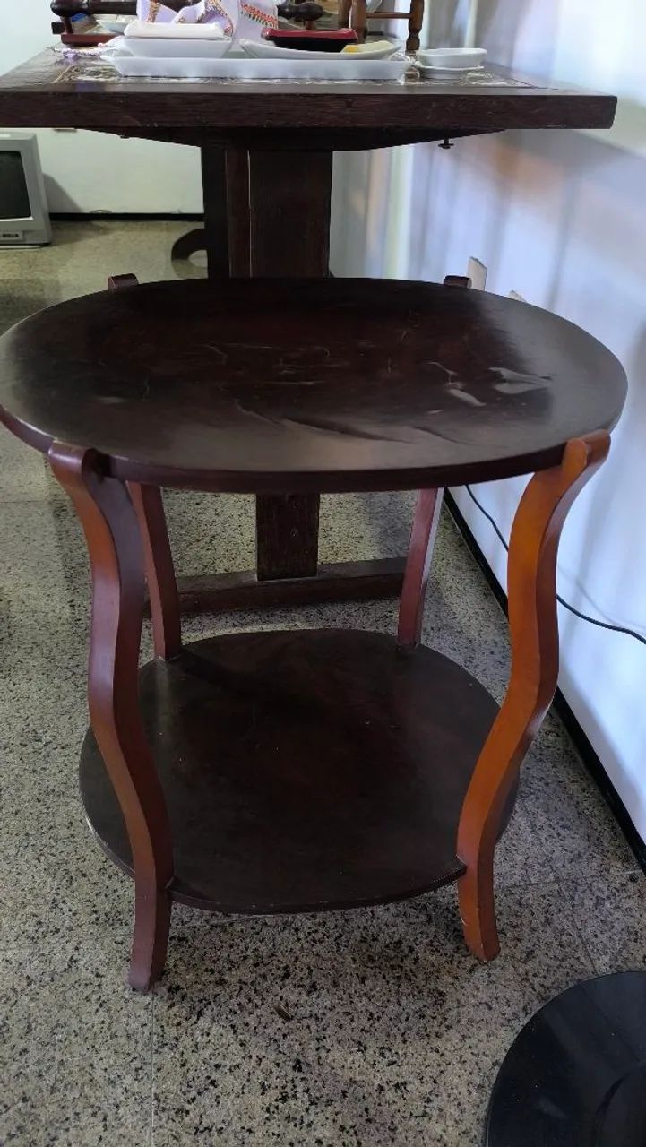 Mesa de madeira retrô/colonial