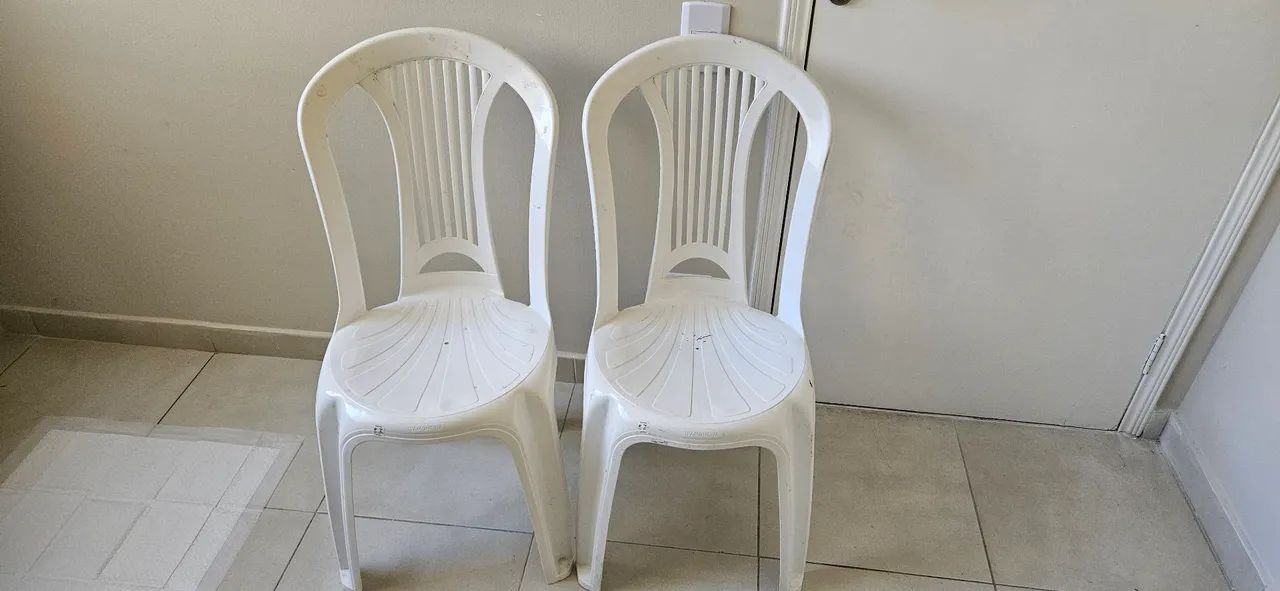 Doação Cadeiras de plástico tramontina