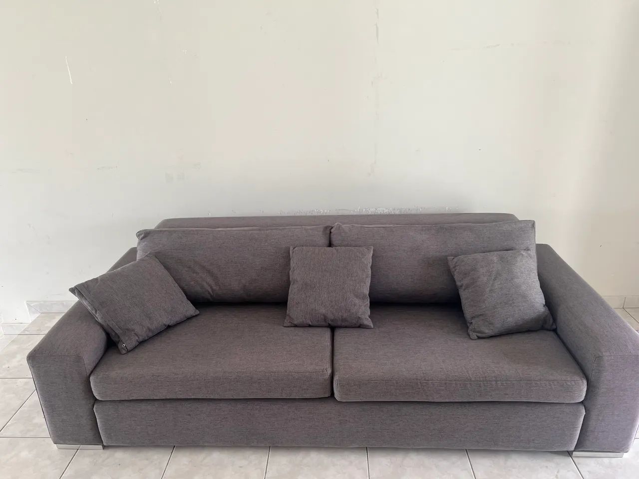 Sofá semi-novo Em linho  - Foto 2