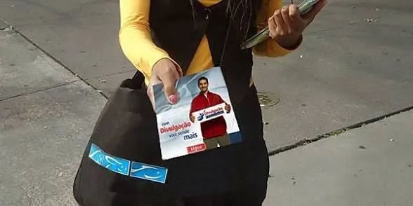 Panfletagem à disposição 