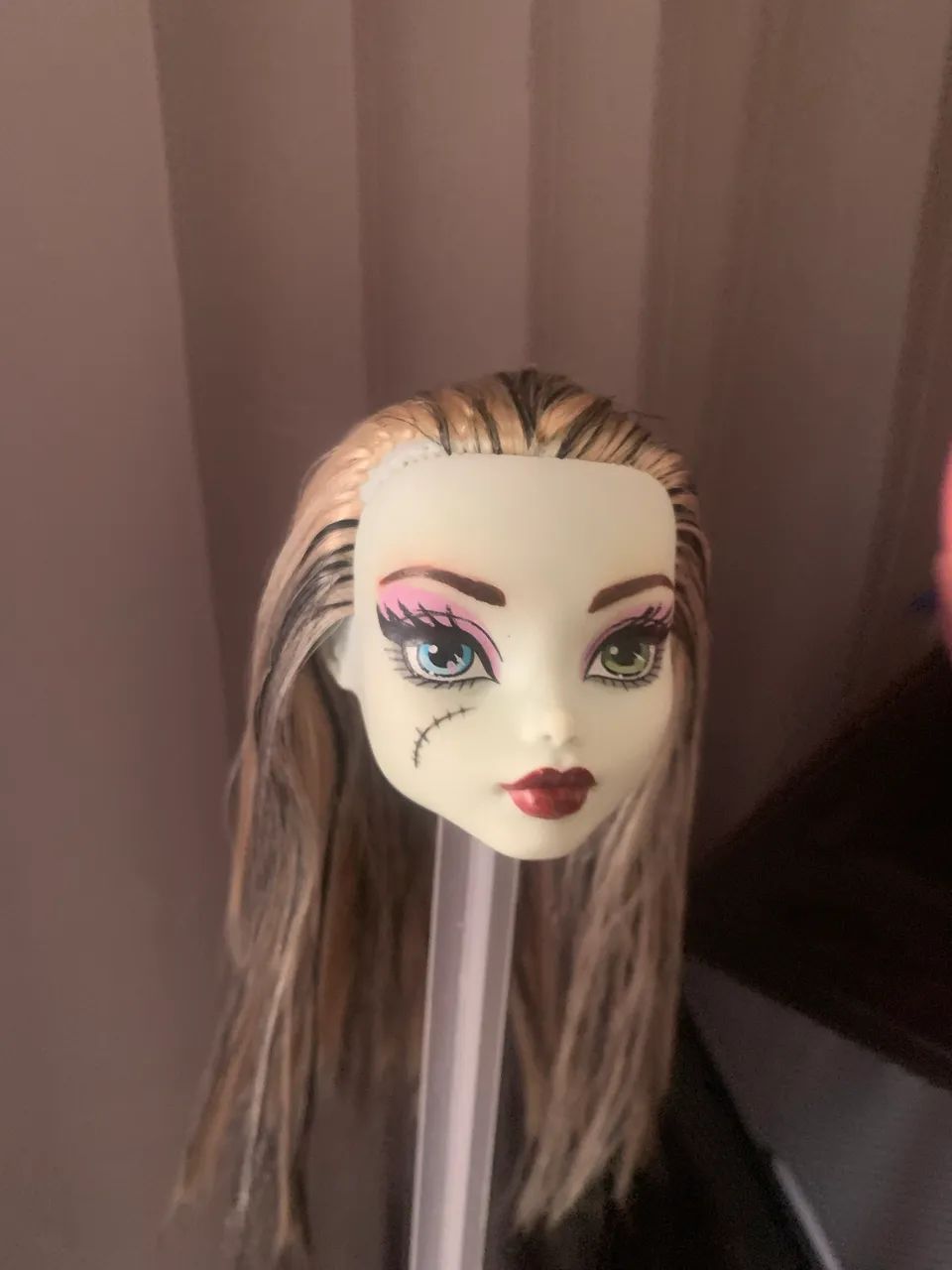 Cabeça Monster High Frankie básica wave 1 com repaint  - Foto 3