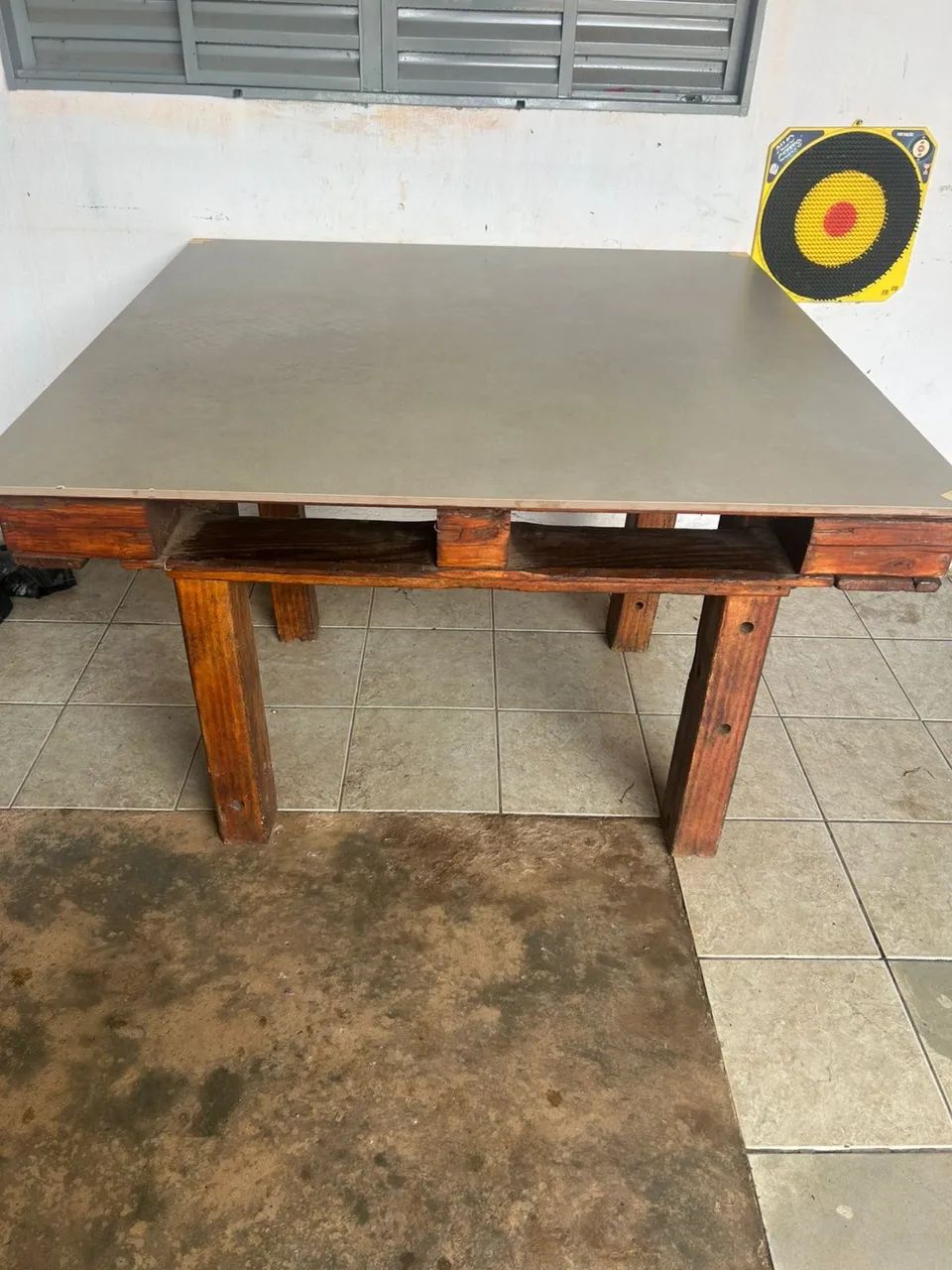 Mesa de madeira com tampão de mármore  - Foto 2