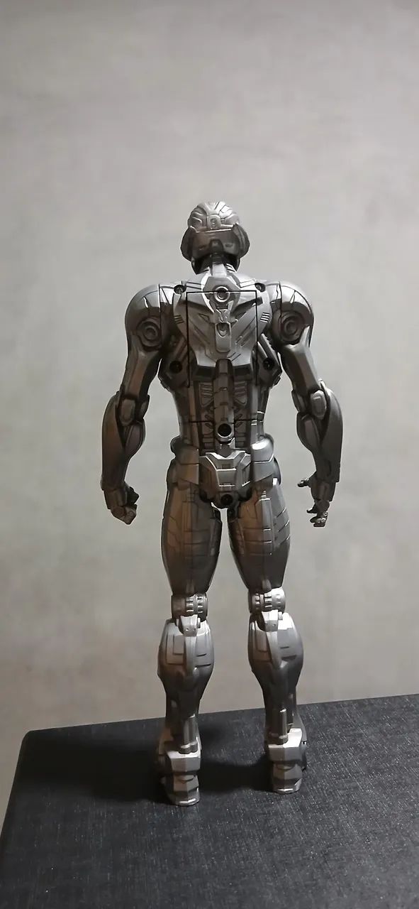 Boneco Ultron 30cm - com luz e sons  - Foto 5