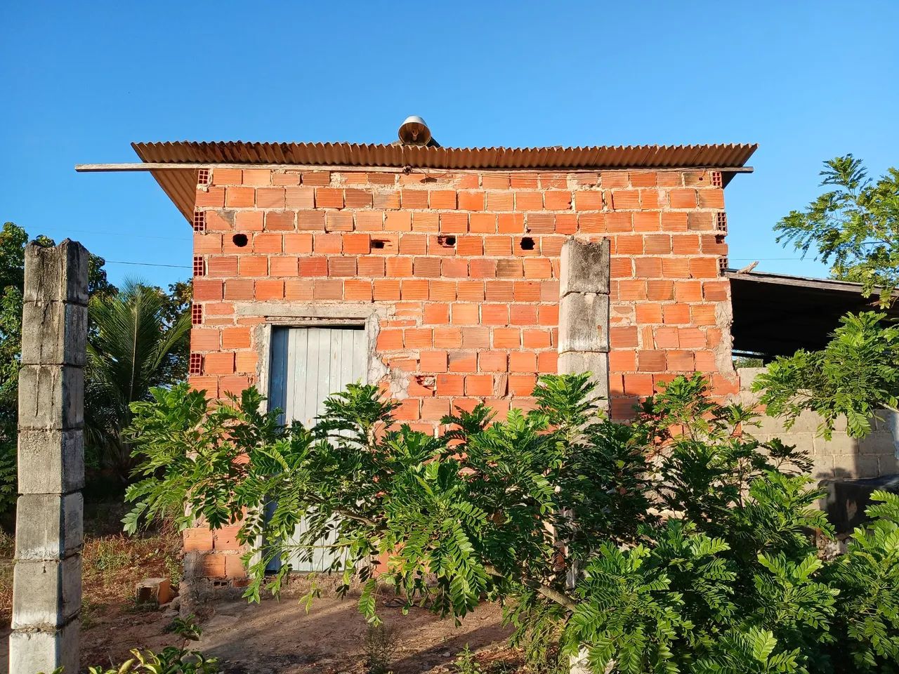 Vendo terreno ja com uma casinha dentro  - Foto 3