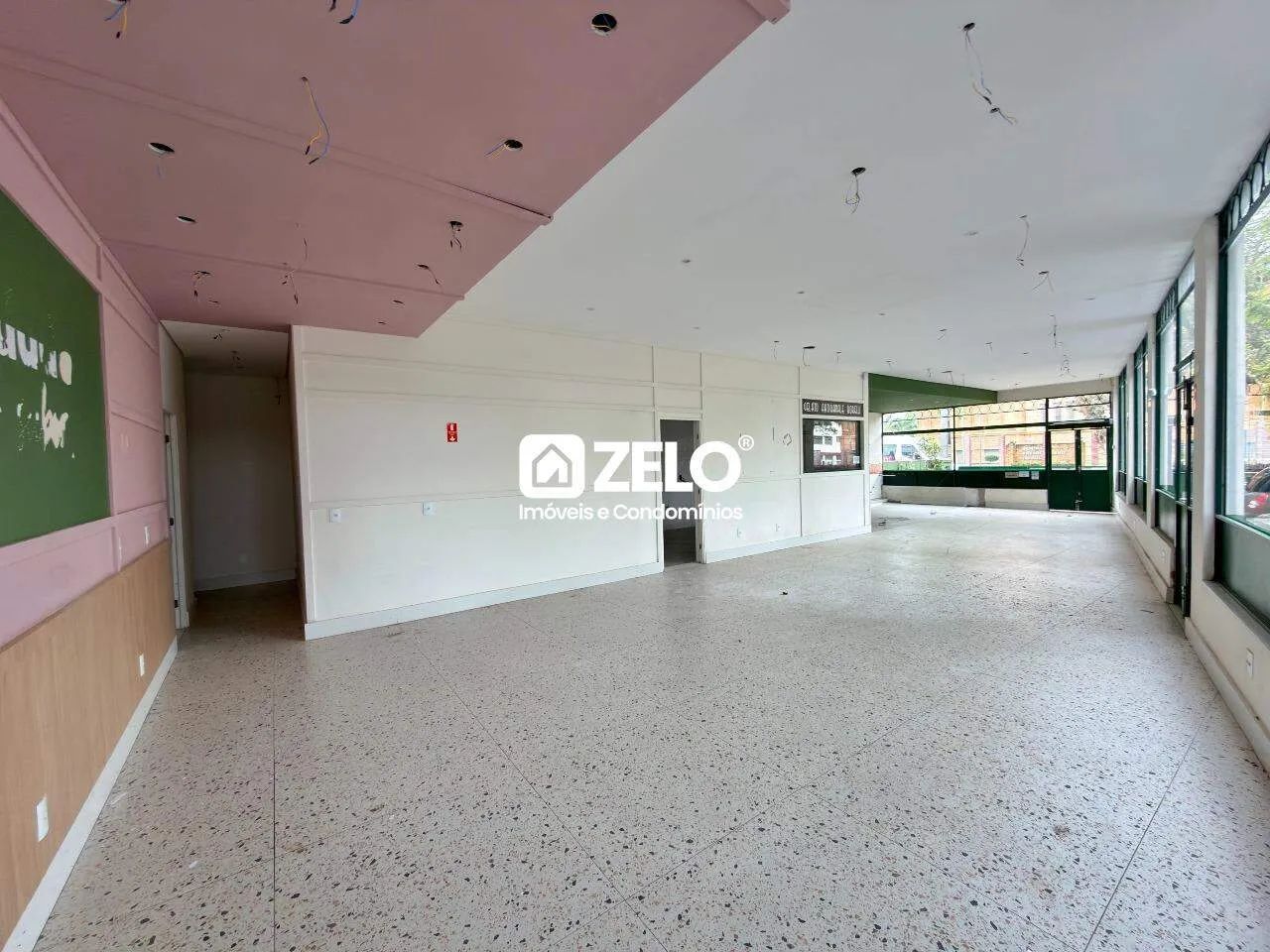 Salão comercial/industrial de 320 m² com 9 vagas no Jardim Chapadão
