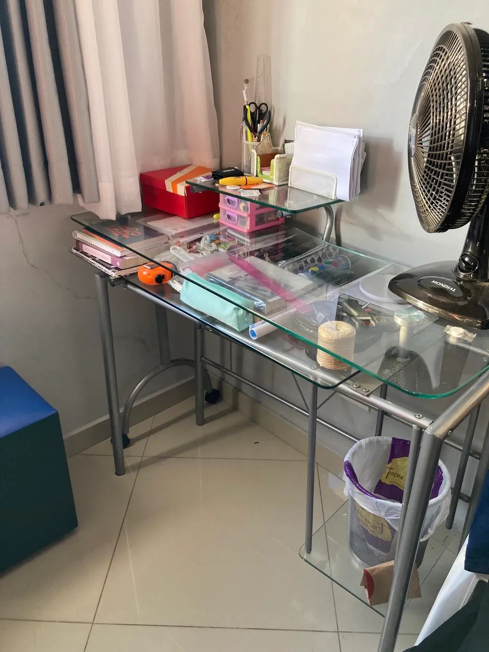 Escrivaninha / penteadeira / Mesa escritório 