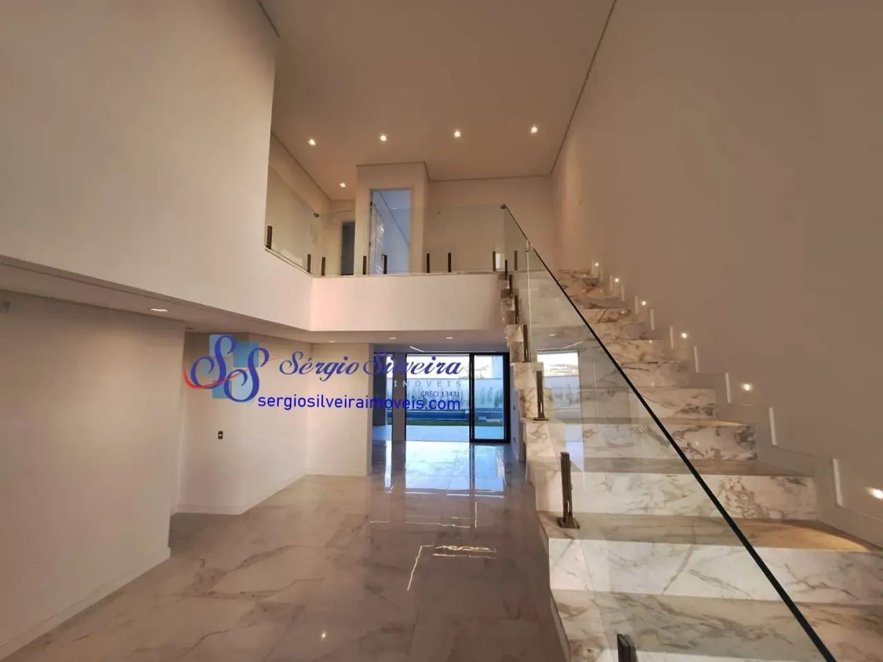 Belíssima casa na Cidade Alpha com 4 suítes - Foto 5