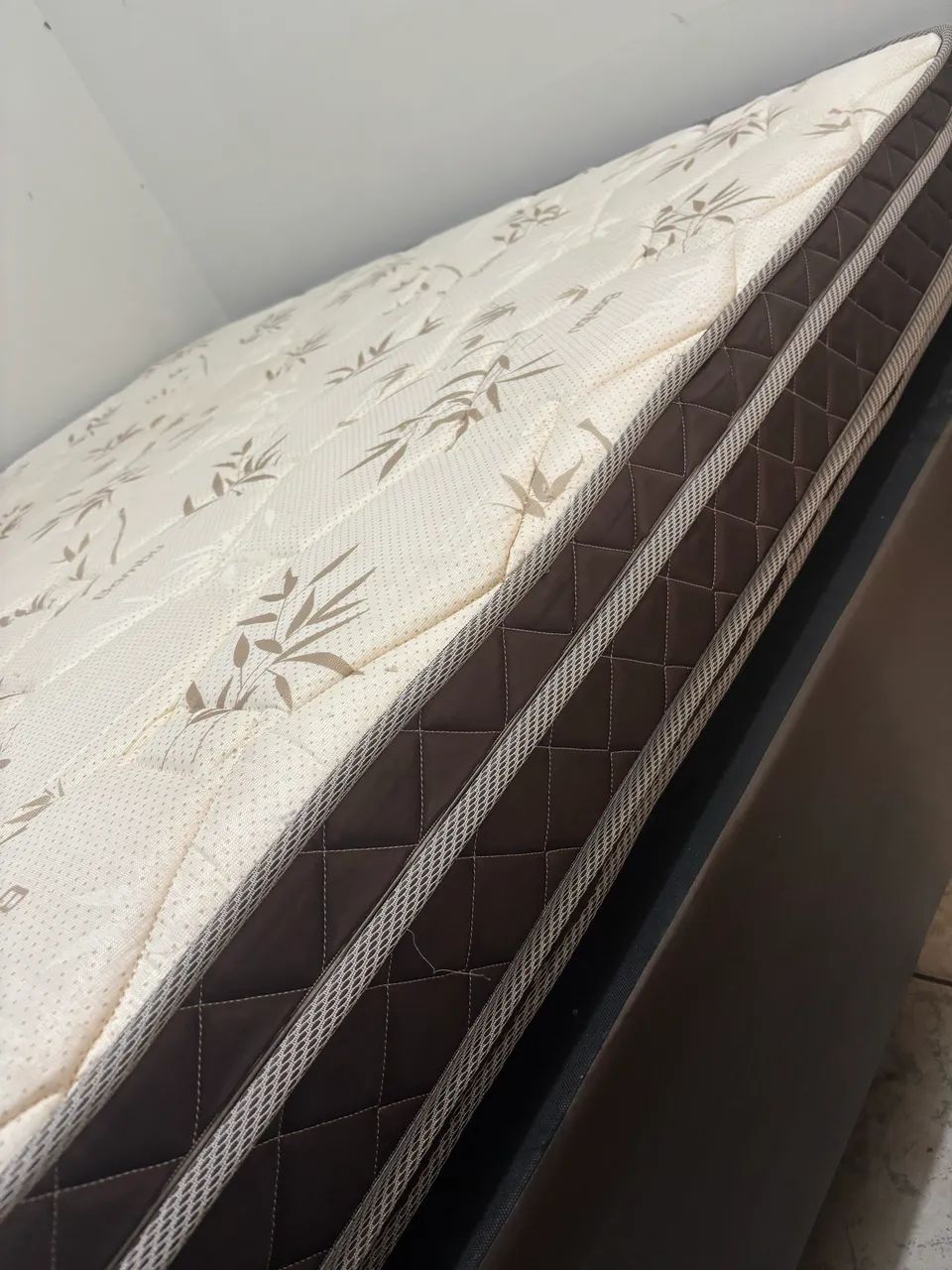 Colchão + Cama Box Queen Size Muito Novo - Foto 4