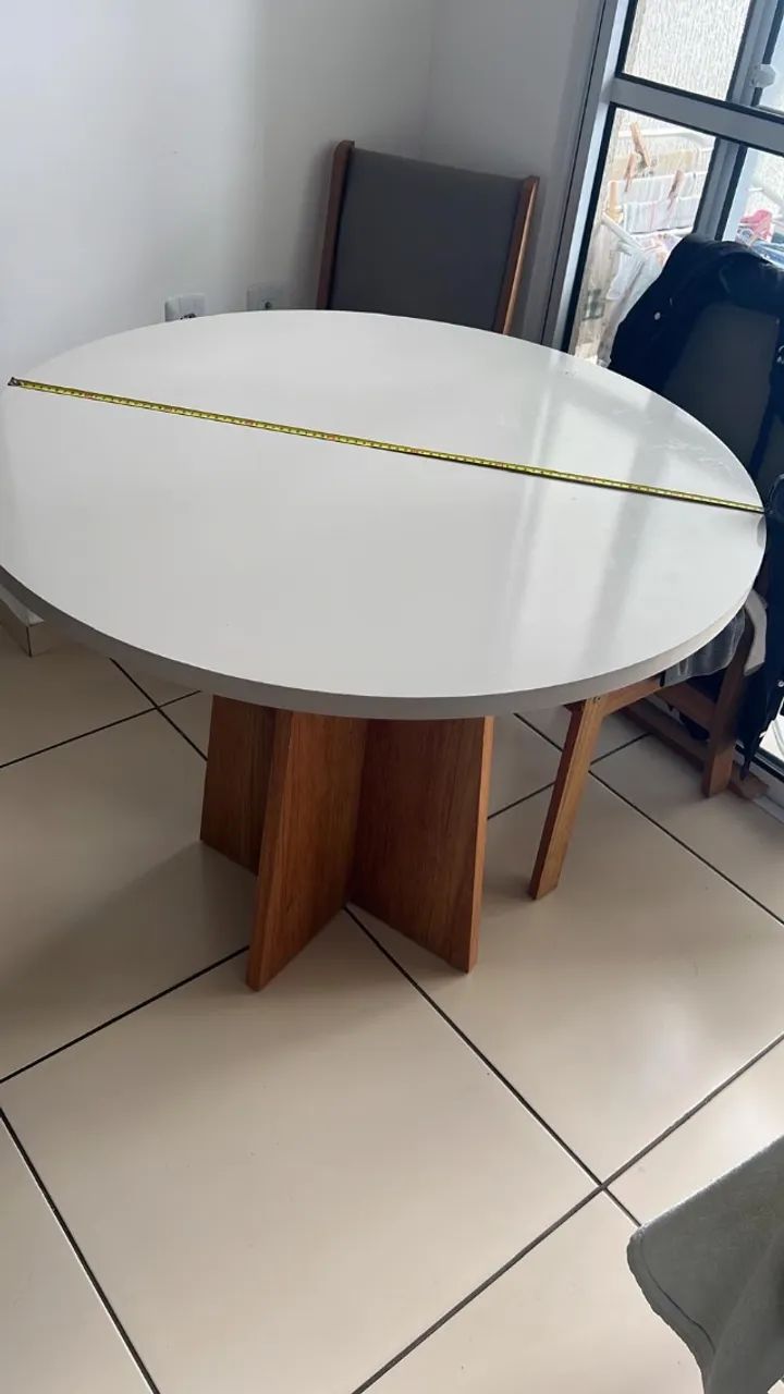 Mesa 90cm, 3 cadeiras, pouco uso