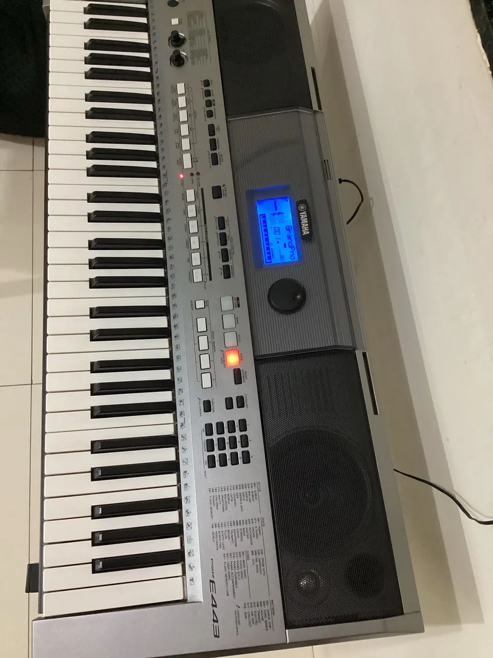 Teclado YAMAHA PSR E443