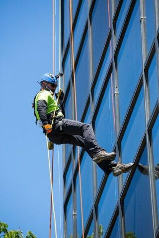 Pintura de faixadas limpeza de janelas serviços em altura rj rio de janeiro - Foto 3