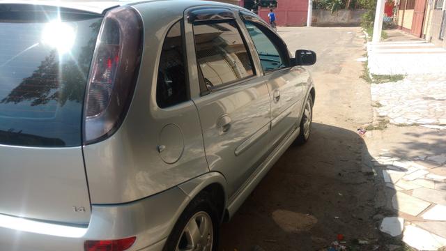 Corsa ar,trava,direção alarme,banco de couro,computador de bordo e roda de liga leve - Foto 4