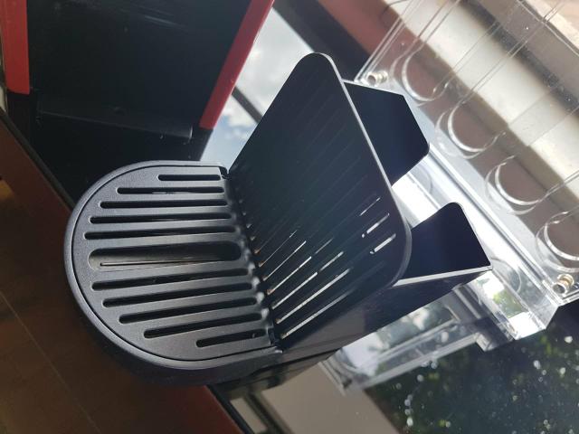 Cafeteira Nespresso Inissia semi-nova vermelha 110 v - Foto 4