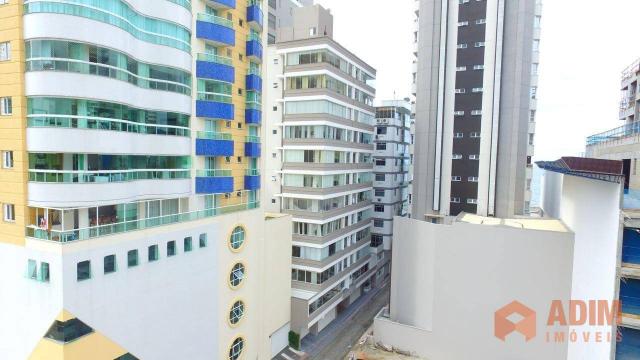 Apartamento quadra mar na Barra Sul, 2 dormitórios sendo 1 suíte, opção para 3º dormitório - Foto 2