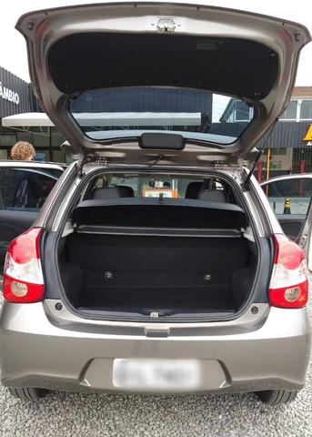 Vendo Etios Hatch 1.5 XLS Automático 2017/2018 - Foto 8