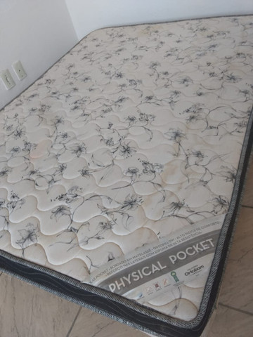 Vendo Cama, Cabeceira e Colchão de casal - Foto 2